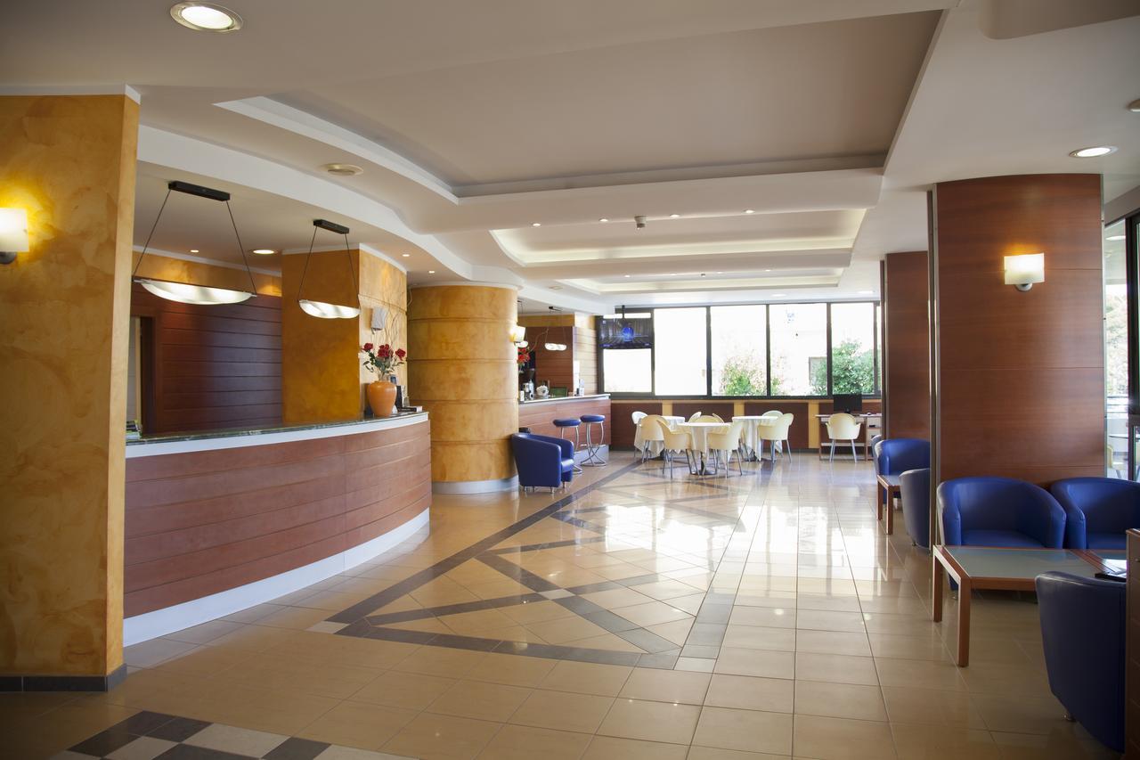 Hotel Atlas アルバ・アドリアティカ エクステリア 写真