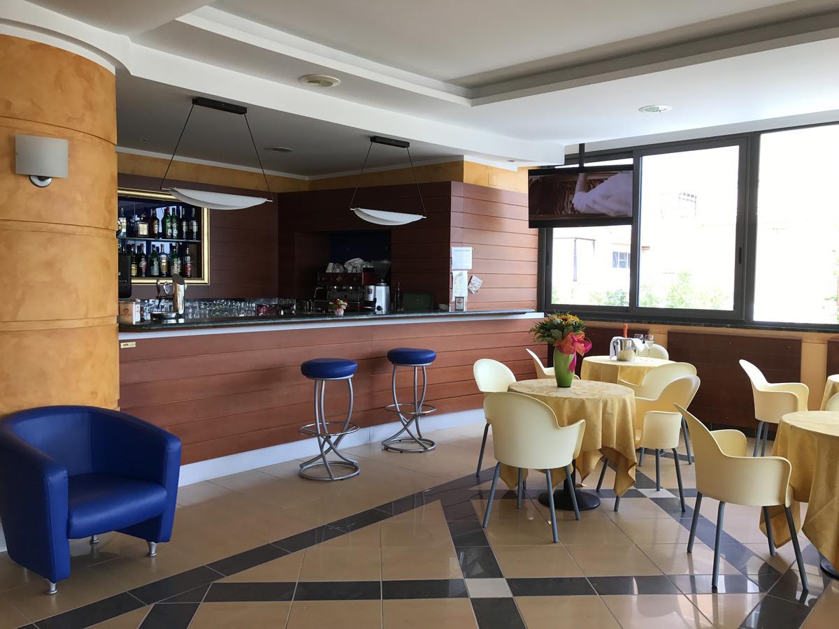 Hotel Atlas アルバ・アドリアティカ エクステリア 写真