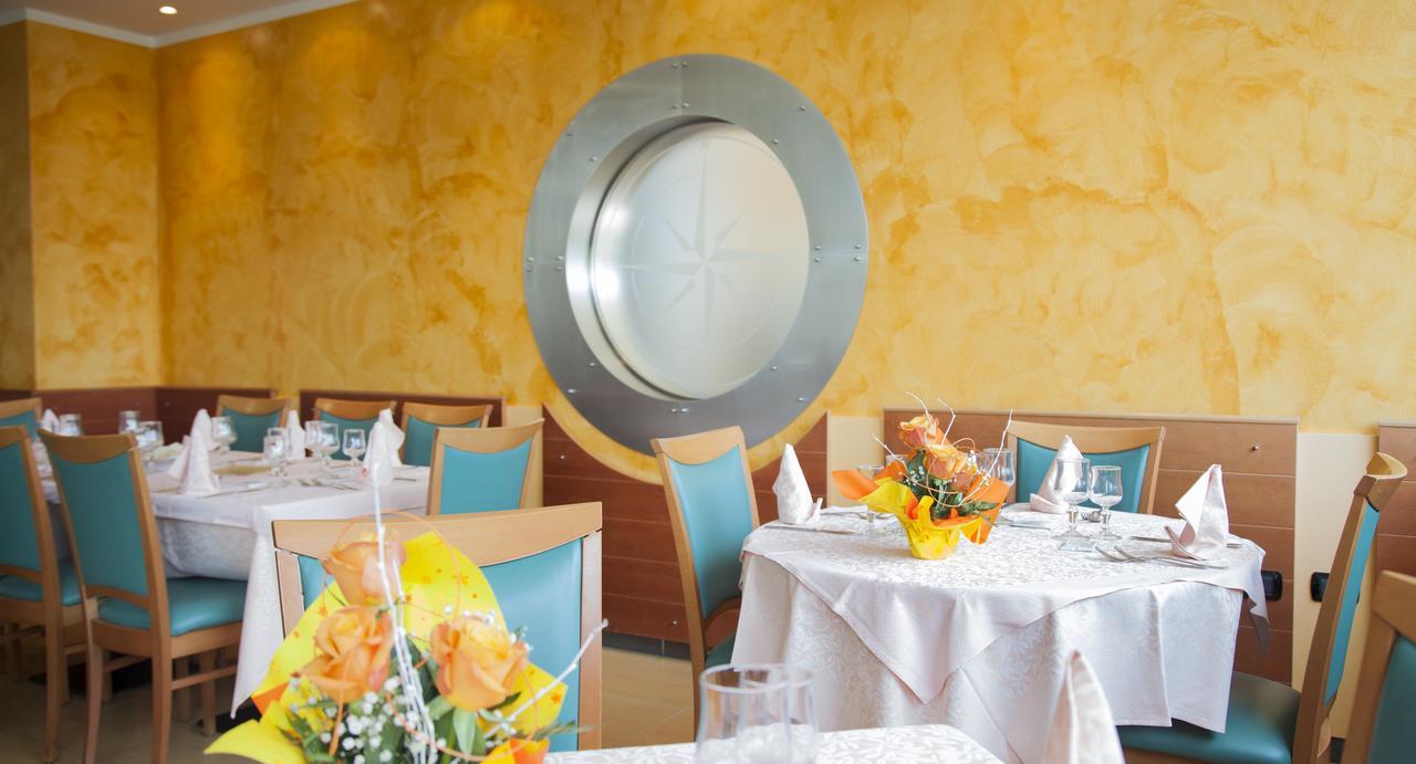Hotel Atlas アルバ・アドリアティカ エクステリア 写真