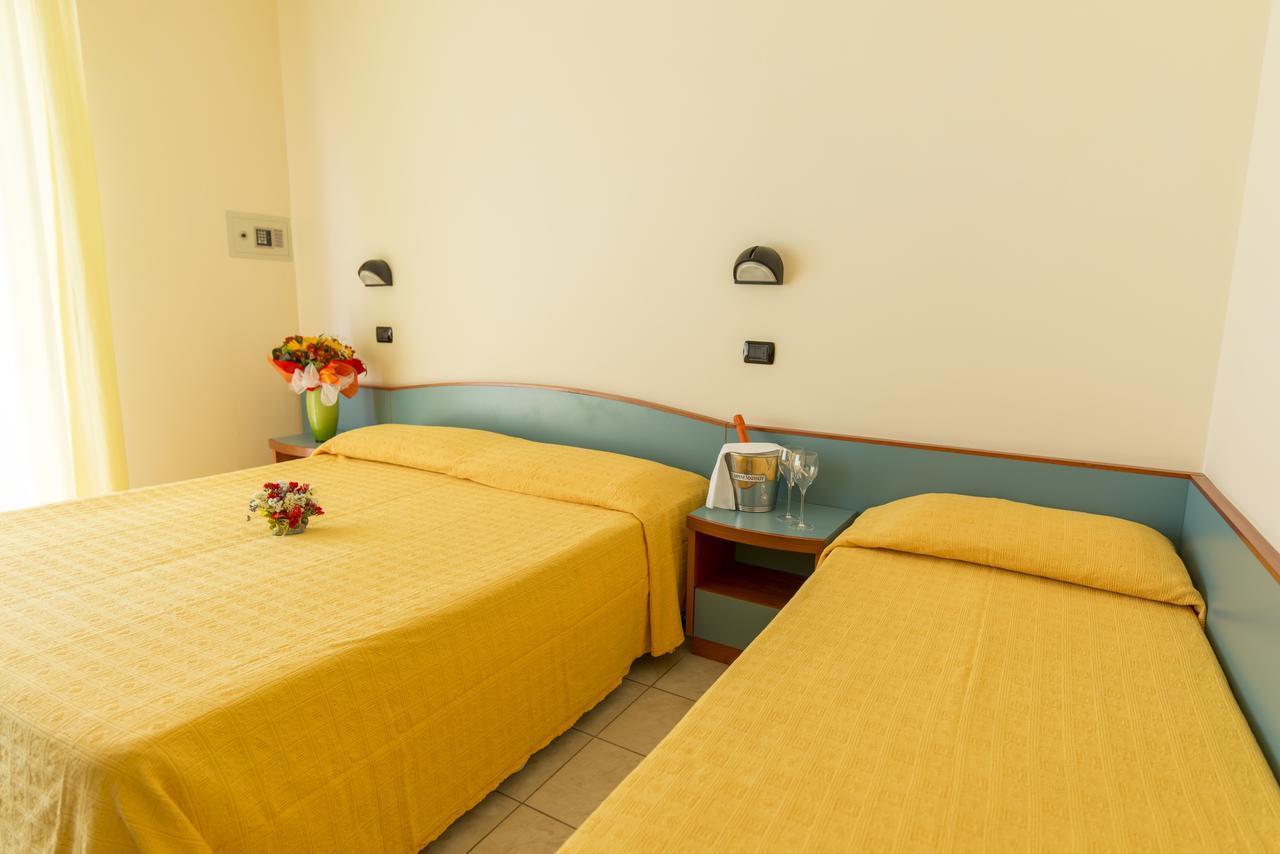 Hotel Atlas アルバ・アドリアティカ エクステリア 写真