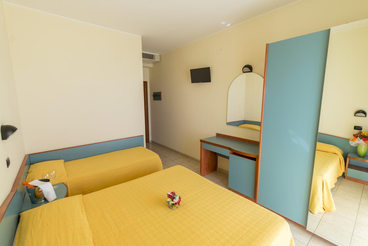 Hotel Atlas アルバ・アドリアティカ エクステリア 写真