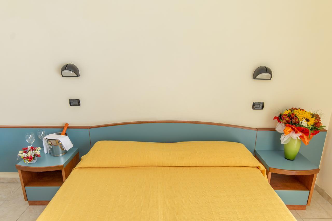 Hotel Atlas アルバ・アドリアティカ エクステリア 写真